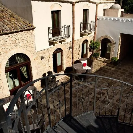 Il Baglio Della Luna Relais By Le Dhome Sicily Landhuis *